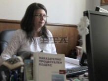 Тази жена, осъдила Брендо, ще гледа делото срещу ексминистри за приватизацията на EVN