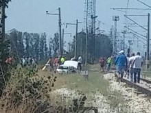 Първо в Plovdiv24.bg: Влак размаза кола до Пловдив!