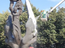 Мият с шампоан паметника на Съединението