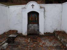 Лековито аязмо, на няколко минути от Пловдив, дарява с надежда болни