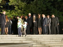 Две дечица удивиха в Пловдив политическия елит на България