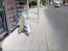 "Лафка" блокира тротоар на оживен булевард