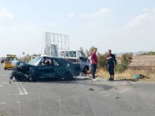 Два автомобила се помляха зверски на пътя за Каблешково