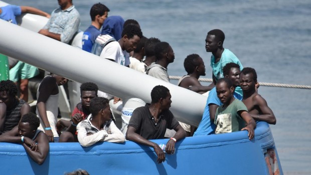 ЕПА БГНЕС
Бедстващ траулер с близо 150 мигранти на борда беше прихванат