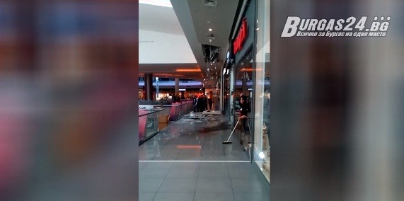 Невиждана паника настана току що в бургаския мол Галерия съобщават читатели