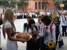 На добър час, деца! 3400 ще чуят първия звънец в Пловдив днес!