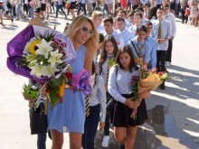 Вижте как откриха новата учебна година в Руската