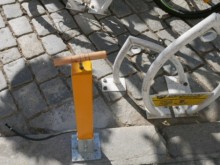 Пловдивчанин поиска да си надуе гумата на велоработилница в центъра, не успя