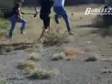 Двама полицаи пуснали на свобода циганите, които опитаха да заколят Илиян?