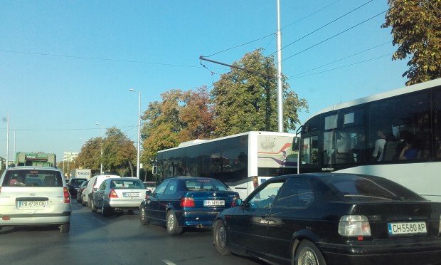 За страхотни задръствания в различни части на Пловдив съобщиха тази