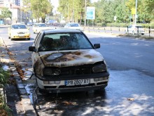 "Голф" с газова уредба се запали в движение на пловдивски булевард