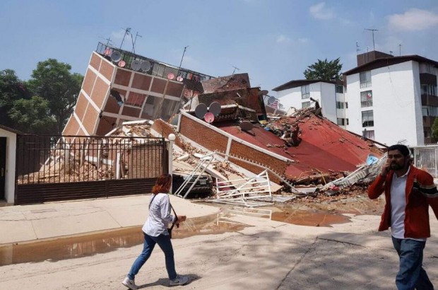Twitter
Най малко 224 са загиналите при мощното земетресение с магнитуд 7 1