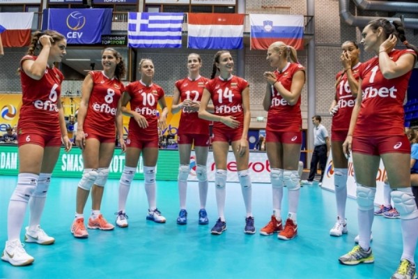 Женският национален отбор по волейбол на България замина тази сутрин