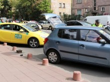 Катастрофа с три коли до Бетонния мост след рязко спиране на такси