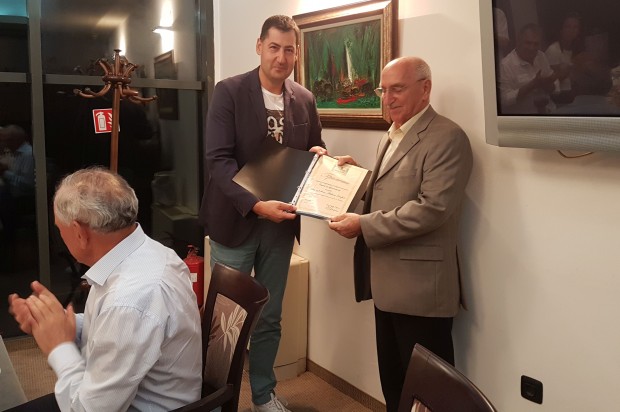 Кметът инж Иван Тотев връчи почетния приз на фестивала Сцена