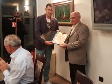 Кметът Тотев връчи театрален приз на Никола Добрев