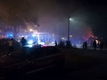 Големи щети след среднощен пожар в къща в центъра на Пловдив