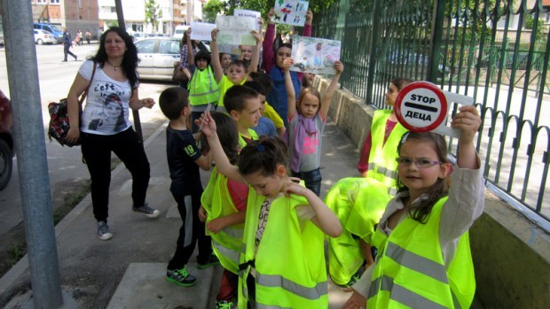 БНР Децата тръгват на училище Да ги пазим на пътя
