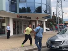 Шофьори се сбиха на кръстовище в Пловдив, единият "изяде" шамар
