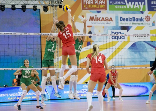 Женският национален отбор на България по волейбол допусна първа загуба