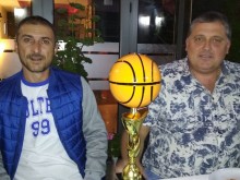 Ето я! Академик показа първата спечелена купа за новия сезон!