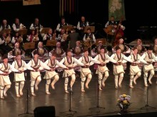 Страхотно! Трите най-големи български фолклорни състава се надиграват в Пловдив!