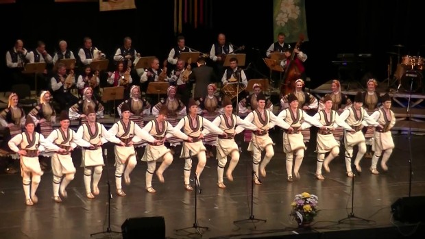 Трите най-големи български фолклорни състава - "Филип Кутев", "Тракия" и