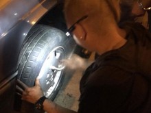 Добрата новина: Млад мъж помогна на закъсал шофьор и чу "Ти си моят ангел, Бог те прати"