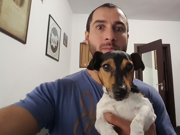 Вчера вечерта около Борисовата градинка в Бургас, е намерено кученце