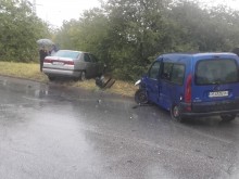 Няма пострадали в тежката катастрофа в "Тракия", шофьорът на алфата причинил мелето!