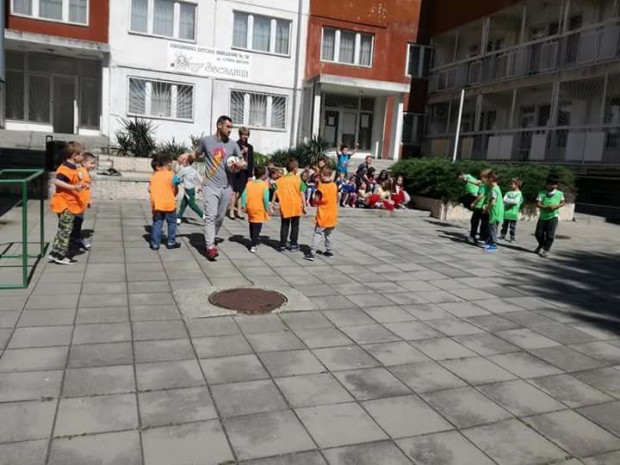 Фейсбук
Съмнения за хранително отравяне в детска градина Звездица в Стара
