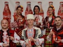 Българска шевица украси бутилките на "Кока-Кола"