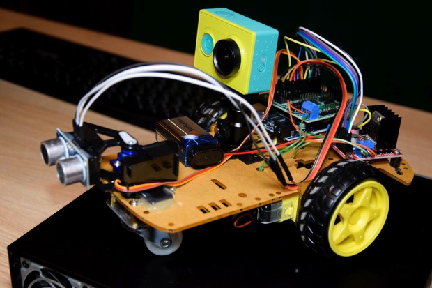Младежка академия електроника, микроконтролери и роботика" организира курсове за начинаещи.