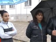 Още гласове срещу прегрешилия директор, има и протест