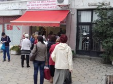 Голяма опашка от ранни зори в Пловдив за евтини карти