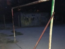Опасен винкел на детско игрище ужаси баща