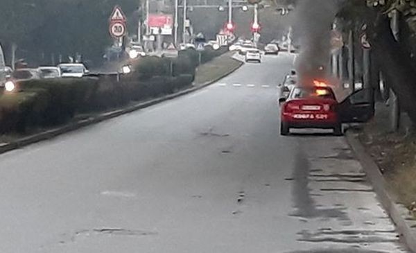 Лек автомобил се запали тази сутрин в Пловдив, научи Plovdiv24.bg.