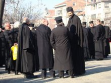 Спипаха попове с ловджийски пушки
