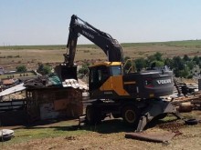 Бутат 18 постройки в ромската махала в Асеновград