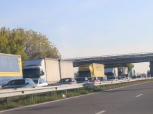 5-километрова колона от автомобили блокира АМ "Тракия" край Пловдив