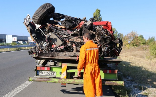 Неузнаваемо изглежда влекачът който катастрофира на магистрала Тракия край Пловдив