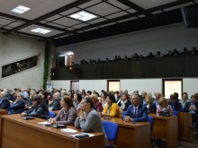 Министърът на образованието се срещна с директори на училища и градини