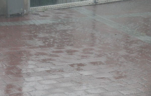 Над Пловдив започна да вали. Остава да видим дали синоптиците