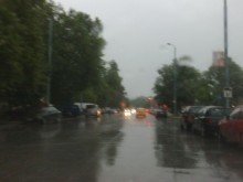 Вижте къде вали най-много днес в страната
