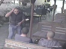 Гаменчета завлякоха заведение в Кючука, камера засне лицата им