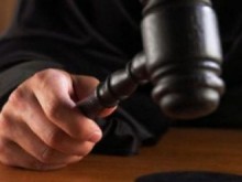 20 г. затвор за млад мъж, убил майка си, не му дала чаша с вода