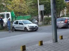 Камион запрати "Рено" в разделителна ограда до Панаира, приземи го в насрещното