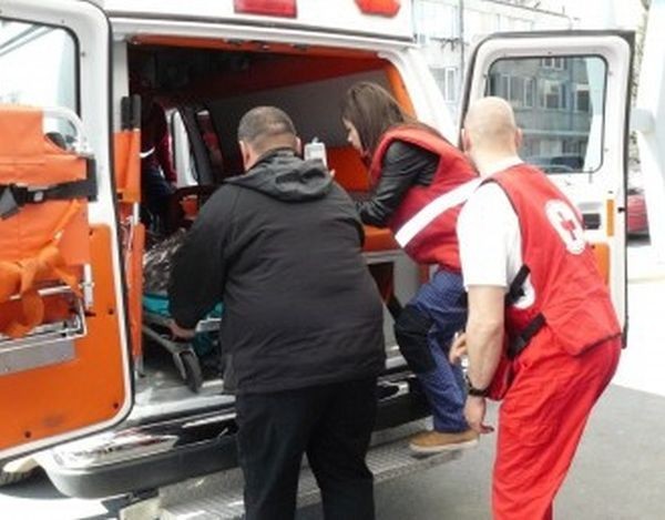 47 годишен мъж почина на автобусна спирка в Пловдив съобщиха от