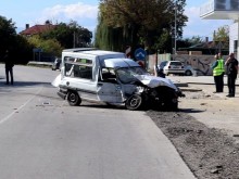 Ексклузивно: Тежко ПТП между джип и пикап край Кадиево, пътят е затворен!