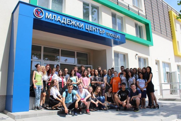 Младежки център Пловдив стартира безплатен курс по сервитьорство Стандарти в
